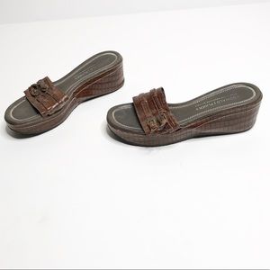 DONALD J. PLINER Slip On Wedges